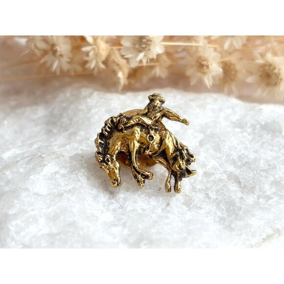 Bucking Bronco Cowboy / Jockey on Horse Vintage Costume Jewelry Brooch - Picture 2 of 8